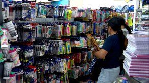 Reportan bajas ventas de útiles escolares