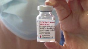 Vacuna anticovid de Moderna tiene eficacia de 96% en adolescentes