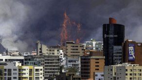 Declaran emergencia en Quito por ola de incendios forestales