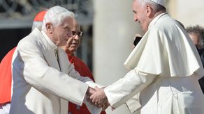 El papa Francisco y Benedicto XVI. El papa Francisco y Benedicto XVI.
