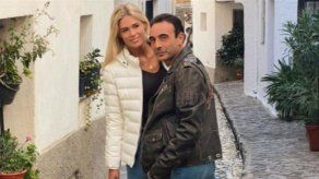 Detenida la joven novia de Enrique Ponce por conducir sin permiso el coche del torero
