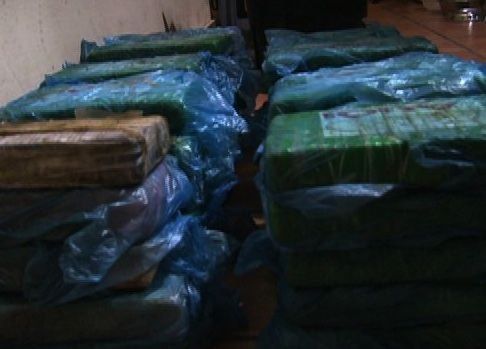 Decomisan droga y detienen a tres colombianos