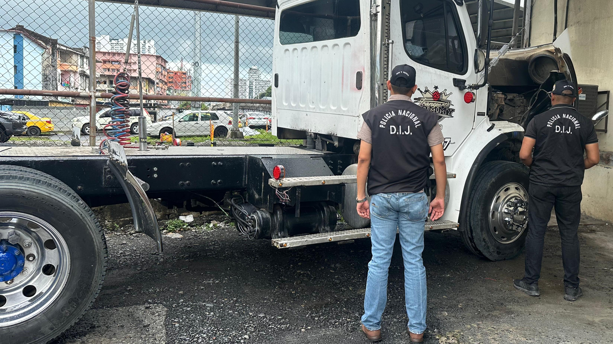 Policía Nacional recupera camión del Estado con documentos falsificados. Policía Nacional recupera camión del Estado con documentos falsificados.