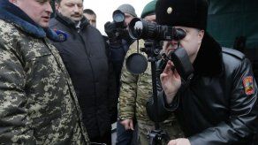 Bandos en conflicto en Ucrania se acusan de violar la tregua