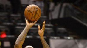 LeBron llama a sus compañeros a seguir jugando con sentido de urgencia