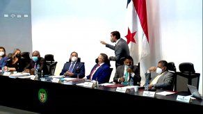 Algunos diputados reclamaron el por qué no se permitió el ingreso a los medios de comunicación a la sesión para revisar las denuncias contra magistrados de la Corte Suprema de Justicia.