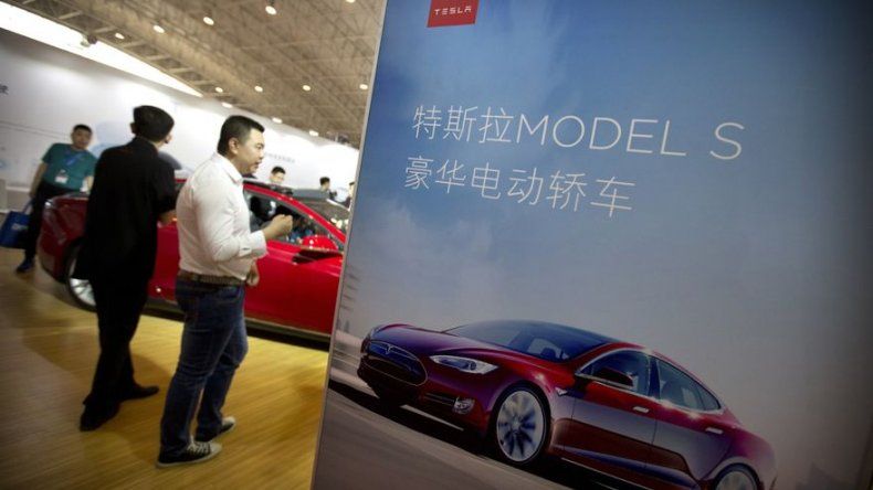 Tesla retira por error el término Autopilot en China