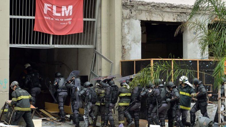 Violento desalojo de edificio ocupado en pleno centro de Sao Paulo
