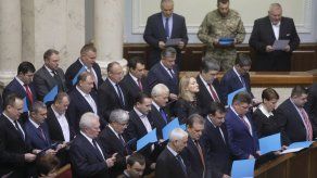 Parlamento prooccidental toma posesión en Ucrania
