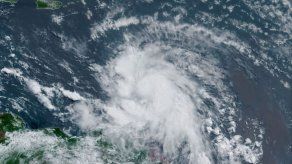 Tras alejarse de Cuba, Elsa se moverá esta noche y el martes sobre el Golfo de México y el NHC, que alertó sobre su reforzamiento, emitió una advertencia de marejada ciclónica para la costa oeste de Florida.
