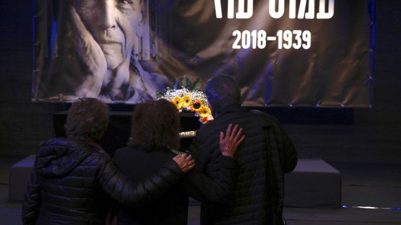 Israel dice adiós a renombrado escritor y activista Amos Oz
