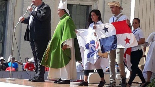 Ulloa pide a los jóvenes inyectar de su alegría al mundo cansado en Día de la Juventud