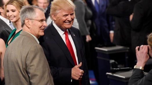 Trump acusa a sus pares republicanos de entorpecer su campaña