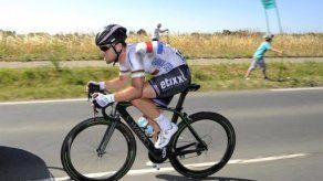 Cavendish no recibe sanción tras provocar una caída