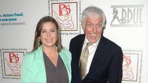 A la mujer de Dick Van Dyke la confunden a menudo con su hija