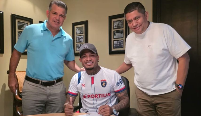 Plaza Amador le da la bienvenida a Eric Davis.