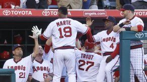 Marte impulsa a Angelinos en barrida sobre Rangers