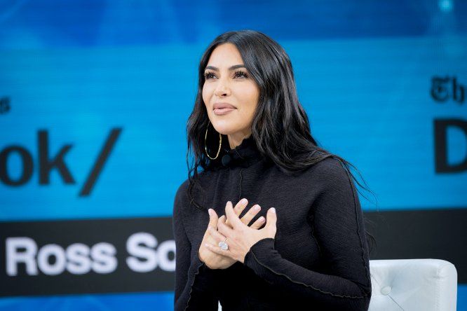 Kim Kardashian enloquece al descubrir su inesperada conexión con Bridgerton
