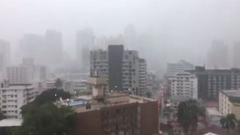 Inundaciones y caída de árboles afectan Panamá tras aviso de mal tiempo