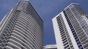 Hombre muere al caer de edificio en Ave. Balboa