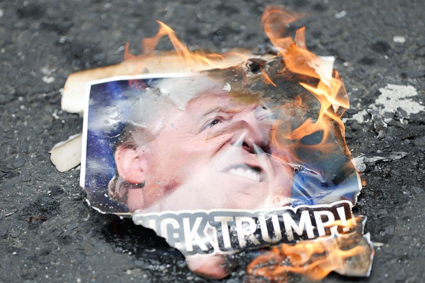 Canal de Panamá: Queman una bandera de EE.UU. y carteles de Trump en Panamá tras amenazas