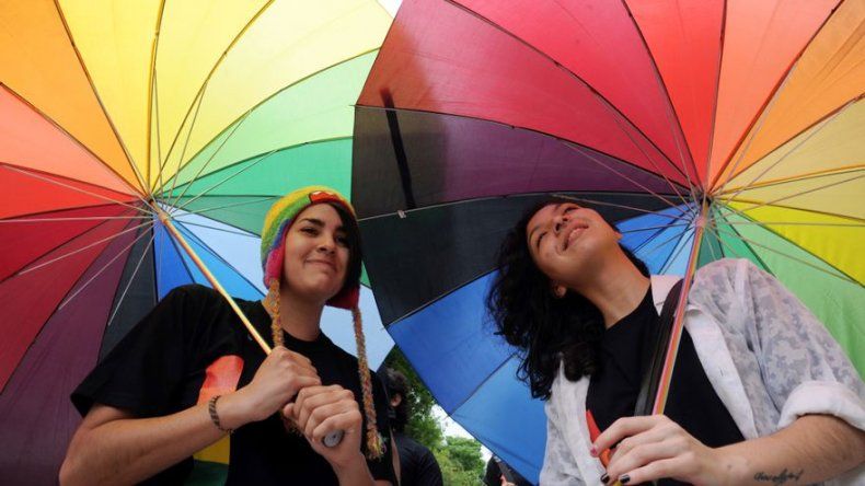 Marchan gays en Paraguay contra la discriminación