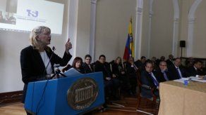 Supremo venezolano en exilio dicta 18 años de cárcel a Maduro por corrupción