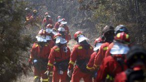 Chile: Bomberos y brigadistas combaten 61 incendios