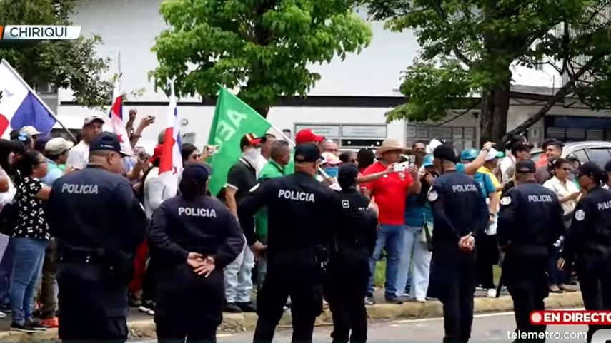 Unidades policiales reabren vía interamericana a la altura de David.