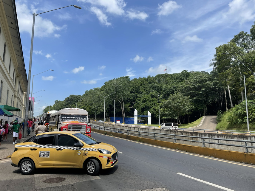 Dos personas fallecieron a causa de un atropello en Ave. Los Mártires.