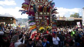 Colorido festejo a Santo Tomás en Guatemala