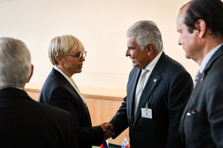 Eslovenia inicia acercamientos