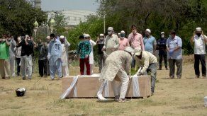 Récord de muertos y contaminados por covid-19 sume a India en grave crisis sanitaria
