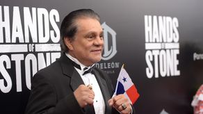 Roberto Durán se mantiene estable tras complicación cardiaca.