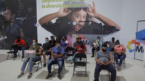 El contacto estrecho comunitario es el contacto cercano, físico, directo con un paciente COVID-19, a menos de 2 metros por un periodo de 15 minutos o más.