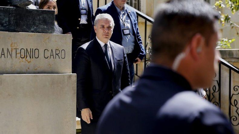 Presidente de Colombia va a velatorio de Betancur y pide pensar sobre legado