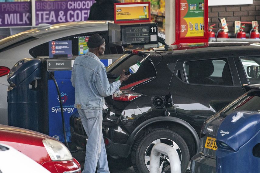 La medida se podría implementar para evitar las largas filas en las gasolineras.