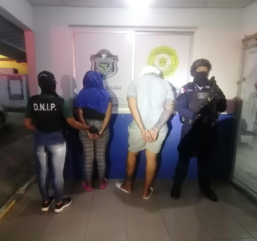 Policía Nacional. Momento de aprehensión de la pareja.