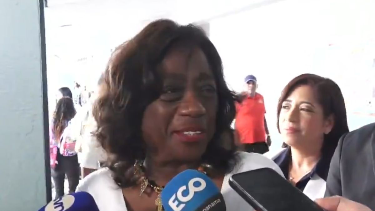 Ministra de Educación, Lucy Molinar.