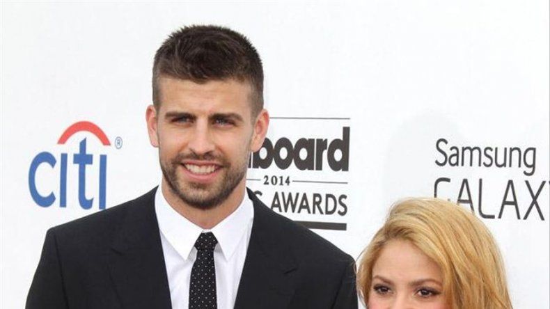 Shakira y Gerard Piqué se besan apasionadamente en los Billboard