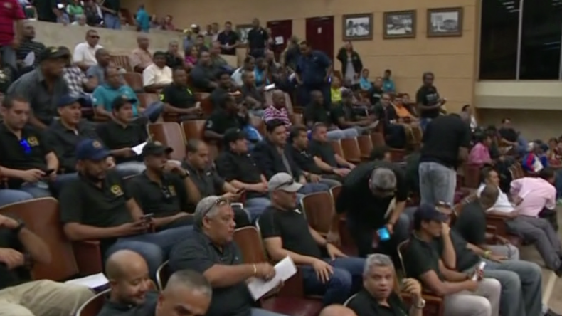 ¡Quijano fuera!, protestas en la Asamblea durante intervención de administrador del Canal
