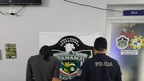 Unidad de la Policía Nacional con el presunto secuestrador Unidad de la Policía Nacional con el presunto secuestrador