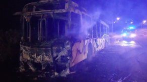 Metro Bus es consumido por las llamas en Brisas del Golf