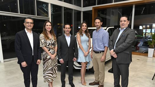 En el evento se destacó el Volvo XC90, su SUV de tres filas de asientos con la nueva motorización B6, la cual ofrece una perfecta combinación de rendimiento, eficiencia y sostenibilidad.