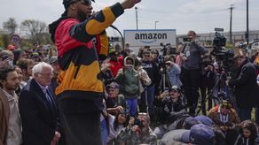 La vocera de Amazon, Kelly Nantel, dijo en un comunicado que sus empleados eligen si quieren unirse o no a un sindicato.