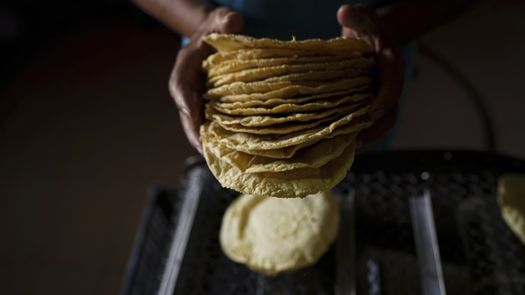 Así como la inflación no se limita a las tortillas, cuyos precios en la capital del país se han disparado en un tercio en el último año, los predicamentos no se limitan a México.&nbsp;