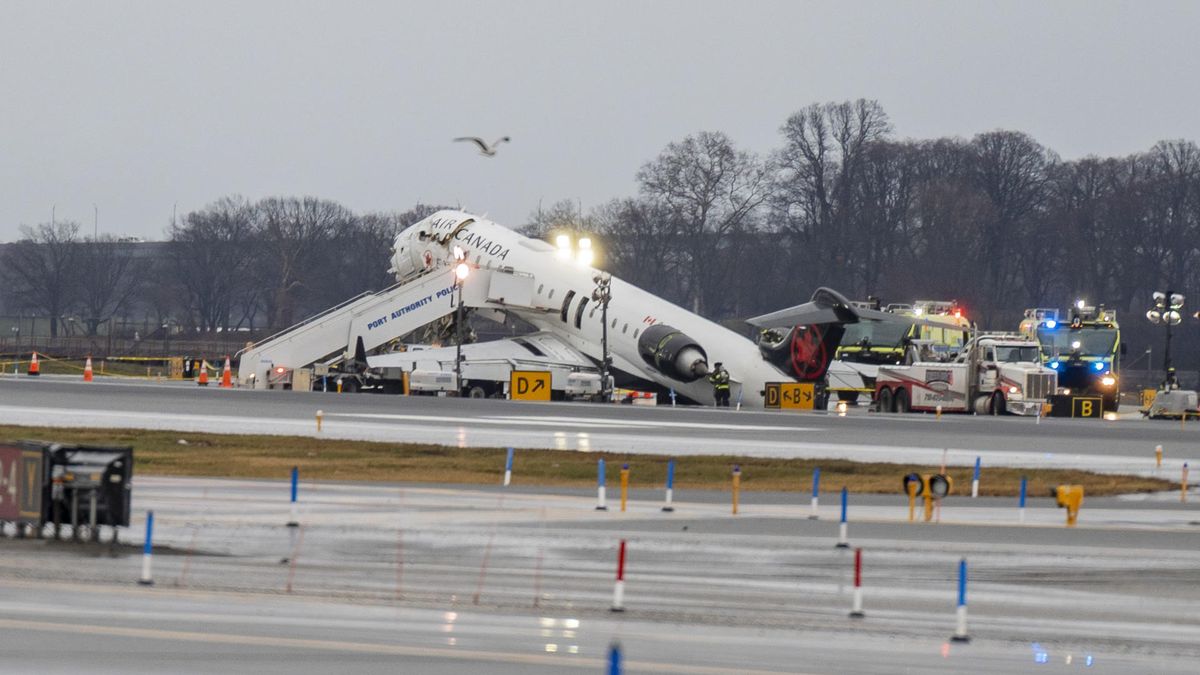 Autoridades neoyorquinas investigan en accidente que invoilucró a Air Canada. Autoridades neoyorquinas investigan en accidente que invoilucró a Air Canada.