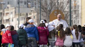 Papa a napolitanos: resistan mafia Papa a napolitanos: resistan mafia