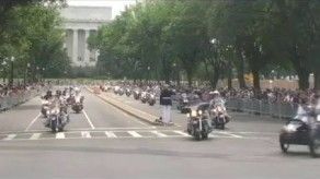 Cientos de Harley rugen en Washington en honor a los caídos