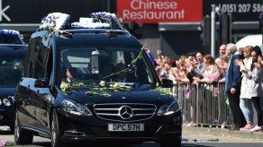 Cientos de personas asisten a los funerales del bebé británico Alfie Evans